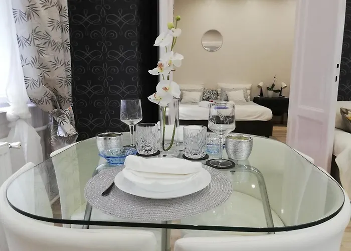 Pannonia Center Deluxe Apartamento *