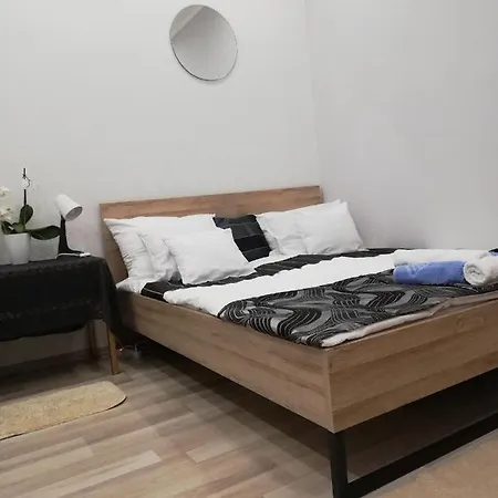 Pannonia Center Deluxe شقة *
