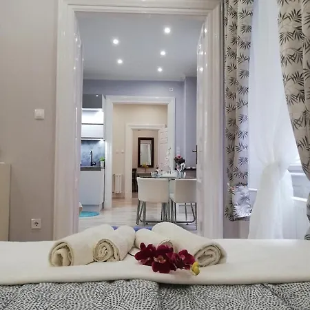 Pannonia Center Deluxe شقة *